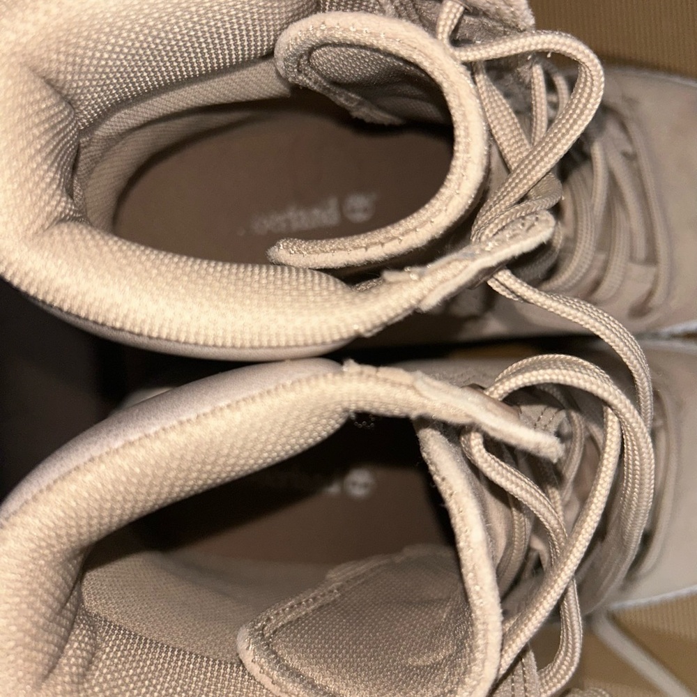 TIMBERLAND WOMENS SNEAKERS
LIKE NEW
SIZE 7

These look so cute on!!! - Picture 5 of 5